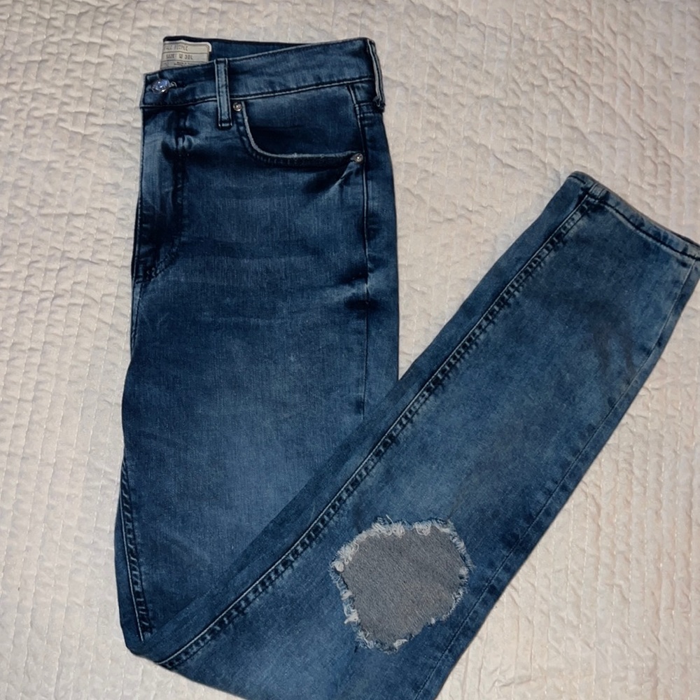 Free People light washed high waisted skinny jeans